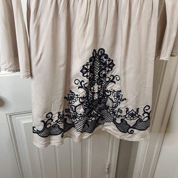 Flying Tomato Tan Khaki Navy Embroidered Floral Boho Peasant Mini Dress Size S - Picture 3 of 9